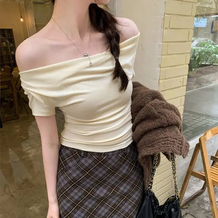 Women’s Sweet Short Sleeve Top Ruffled Off-Shoulder Blouse Cute Date Night & Summer Vacation Knit Short-sleeved Shirt